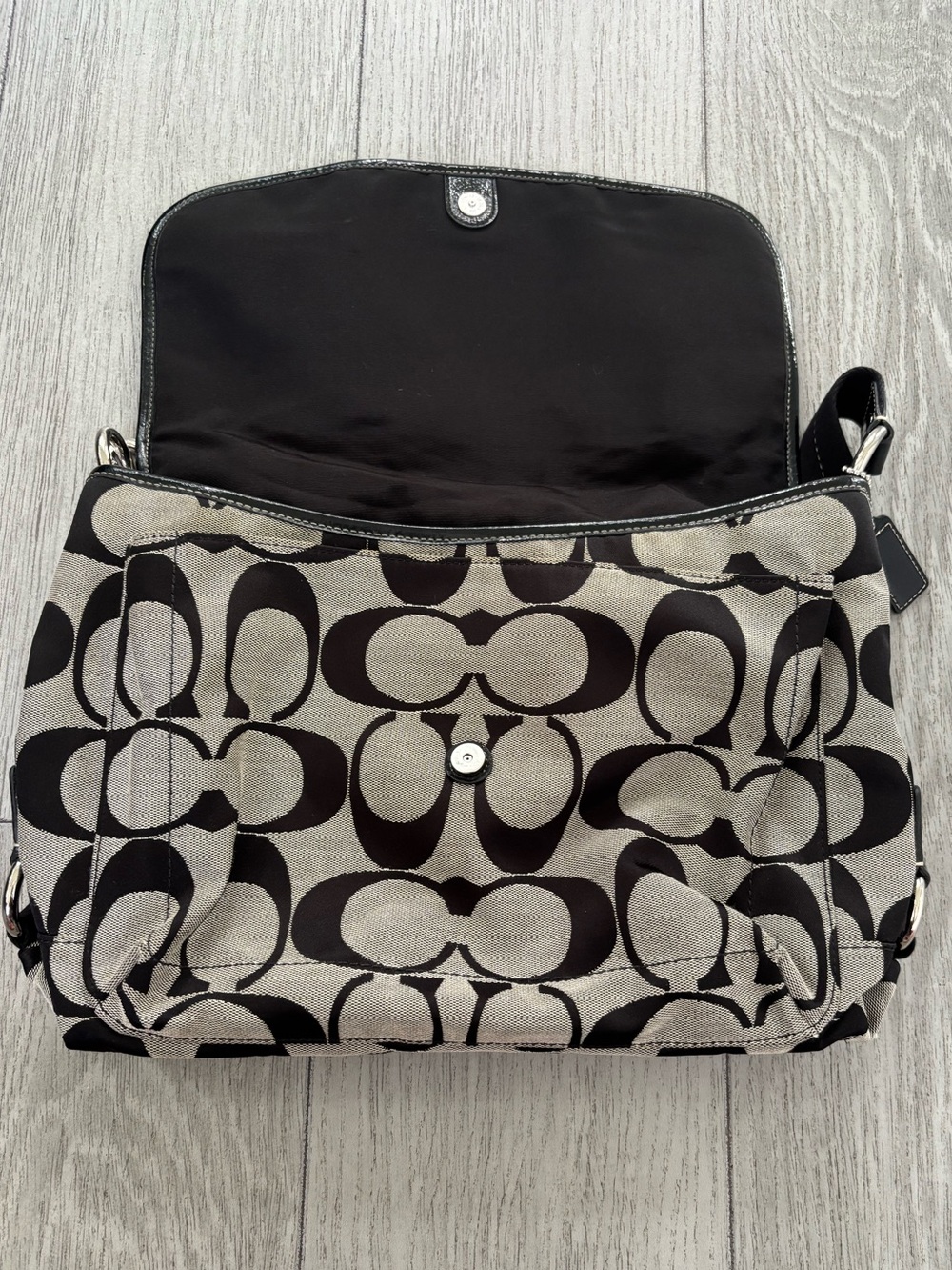 Coach messenger bag in black jacquard. EUC. - Picture 7 of 13
